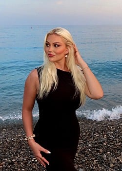 Siri Hystad image 1 of 4