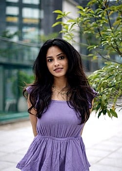 Siri Raasi image 4 of 4