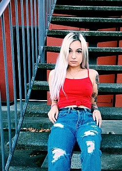 Skye Raae image 2 of 3