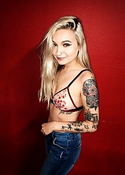 Skye Raae image 3 of 3