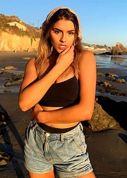 Skyla Lynne image 2 of 4