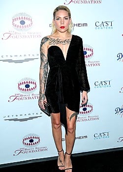 Skylar Grey image 1 of 2