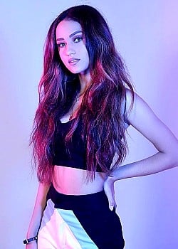 Skylar Stecker image 4 of 4