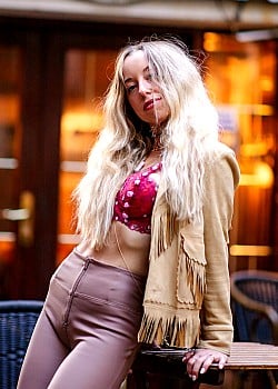 Skyler Shaye image 3 of 4