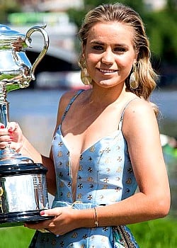 Sofia Kenin image 4 of 4