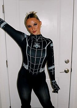 Sofie Gander image 2 of 4