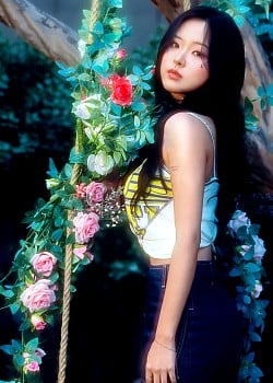 Son Hye-ju image 2 of 2