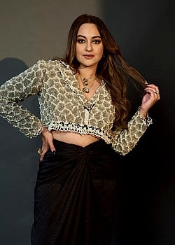 Sonakshi Sinha image 4 of 4