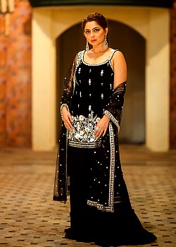Sonalee Kulkarni image 4 of 4
