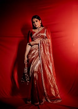 Sonali Kulkarni image 3 of 4