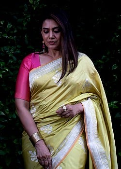 Sonali Kulkarni image 4 of 4