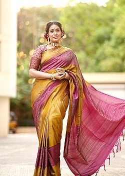 Sonali Kulkarni image 1 of 4