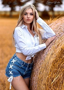 Sonia Wojciechowska image 4 of 4