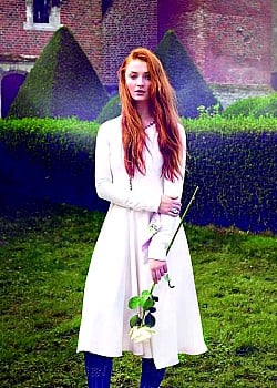 Sophie Turner image 2 of 4