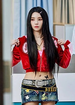 Soyeon image 4 of 4