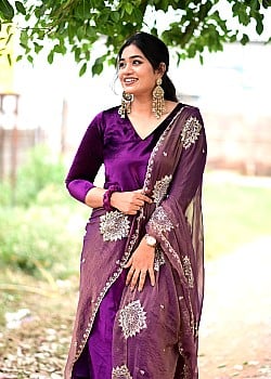 Srinisha Jayaseelan image 1 of 3