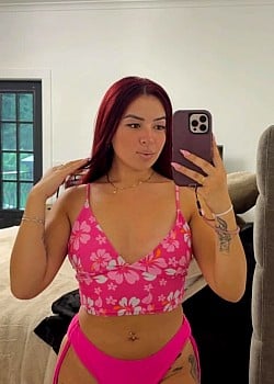 Stefania Lawiiz image 1 of 1