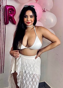 Stefany Brenda image 2 of 4