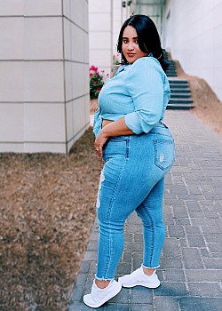 Stefany Brito image 4 of 4