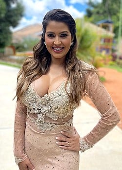 Stefany Carolina image 3 of 4