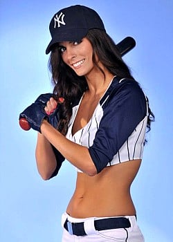 Stefany Renay image 2 of 4