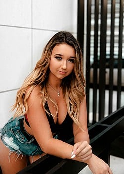 Steph Landor image 2 of 4