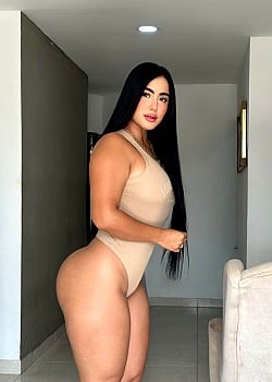Stephanie Fernandez image 2 of 4