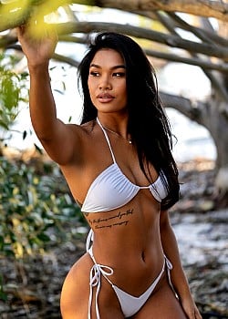 Stephanie Som image 4 of 4