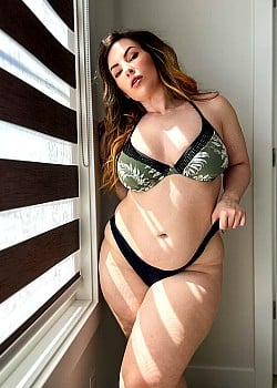 Stephy Reid image 2 of 3