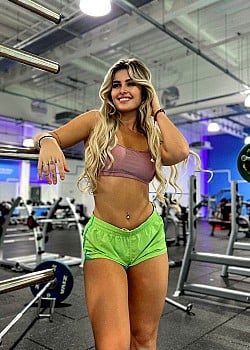 Sthefany Oliveira image 4 of 4