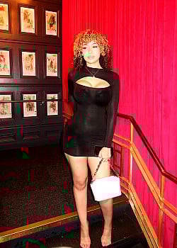 Stunna Sandy image 3 of 3