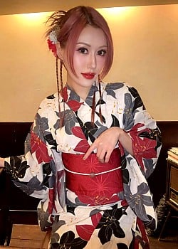 Sumire Natsu image 2 of 4