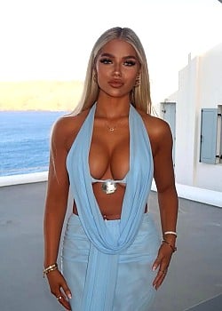 Summer Dodd image 4 of 4