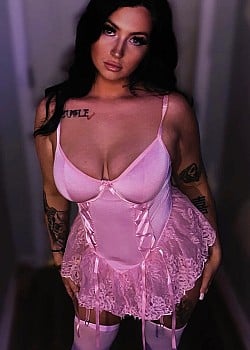 Summer Leigh (Instagram) image 2 of 4