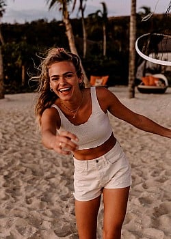 Summer McKeen image 2 of 3