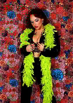 Summer Santos image 3 of 4