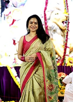 Sumona Chakravarti image 1 of 3