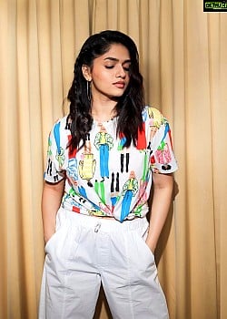 Sunaina image 2 of 2