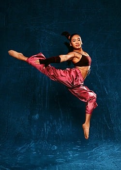 Sunisa Lee image 3 of 4
