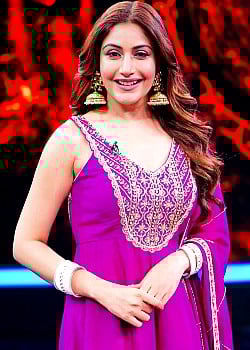 Surbhi Chandna image 1 of 4