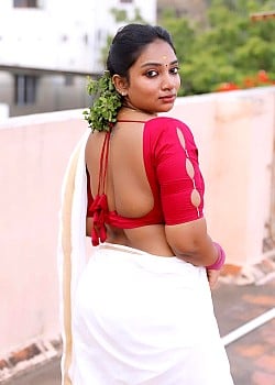 Suriya Praba image 2 of 3