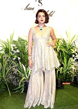 Surveen Chawla image 2 of 4