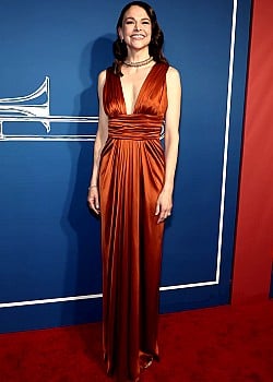 Sutton Foster image 4 of 4