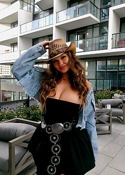 Sydney Reed (Instagram) image 1 of 4
