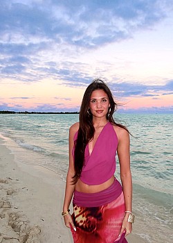 Sydney Woodall image 4 of 4