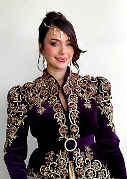 Sylia image 2 of 3