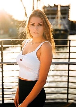 Tabea Schoe image 2 of 3