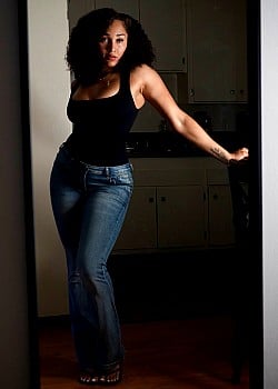 Taelor B image 4 of 4
