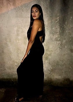 Tainara Santos image 2 of 4