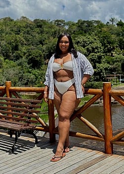 Taise Vasconcellos image 2 of 4